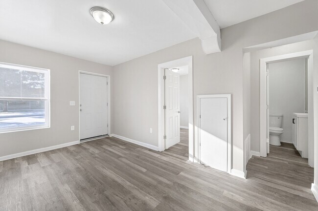 Foto del edificio - 6735 Ford Ave