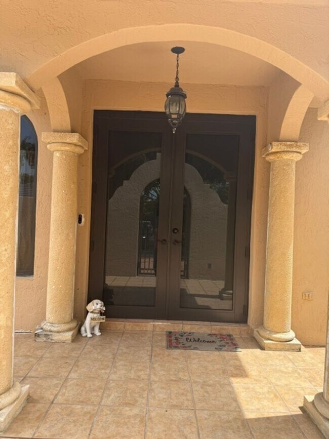 Foto del edificio - 8310 NW 162nd St