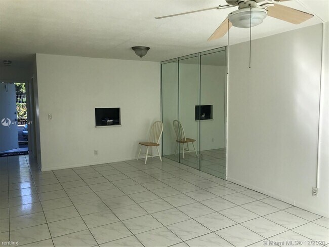 Building Photo - 2 br, 1 bath Condo - 381 N State Road 7 # 441