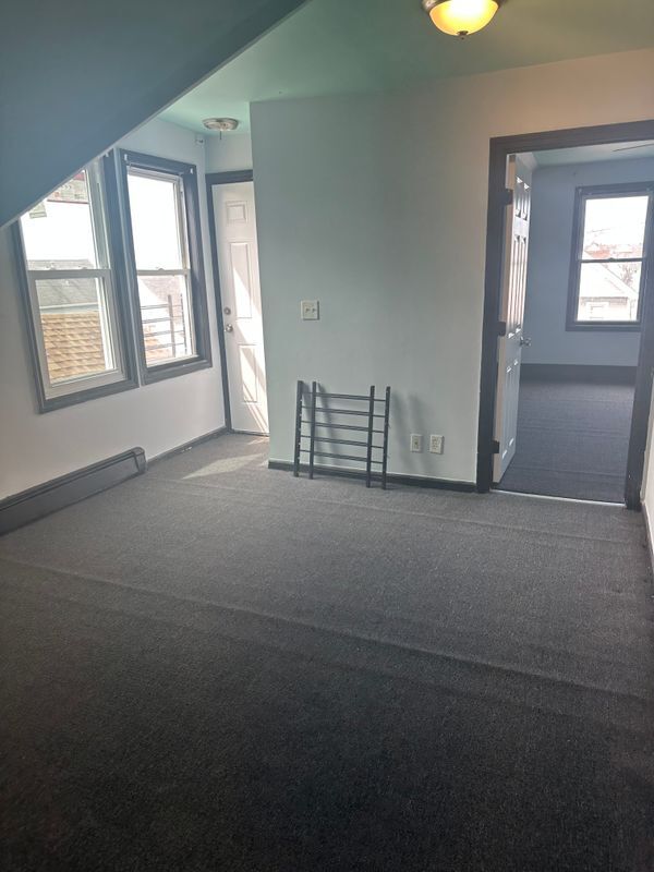 Foto del edificio - 220-222 Beardsley Street, 3rd floor