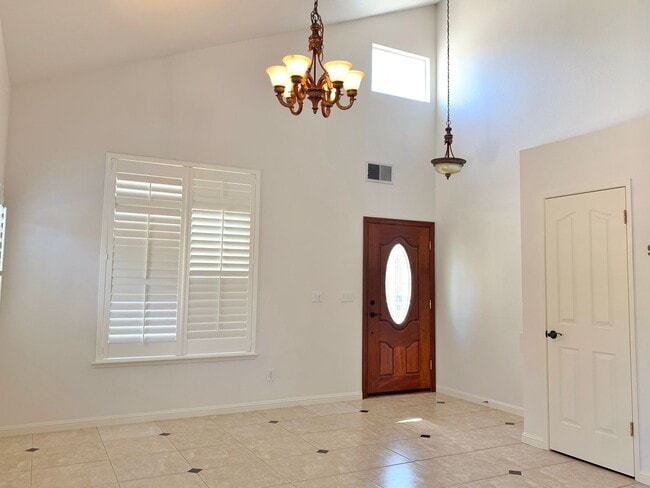 Foto del edificio - 4 Bedroom Home with Pool in Hollister