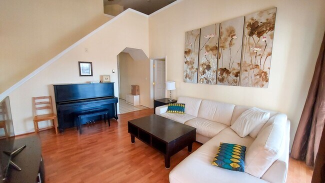 Building Photo - Lovely 3BR/2bth with LOFT in beautiful Kin...