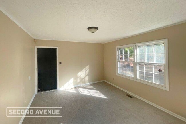 Foto del edificio - 4407 Golden Rd