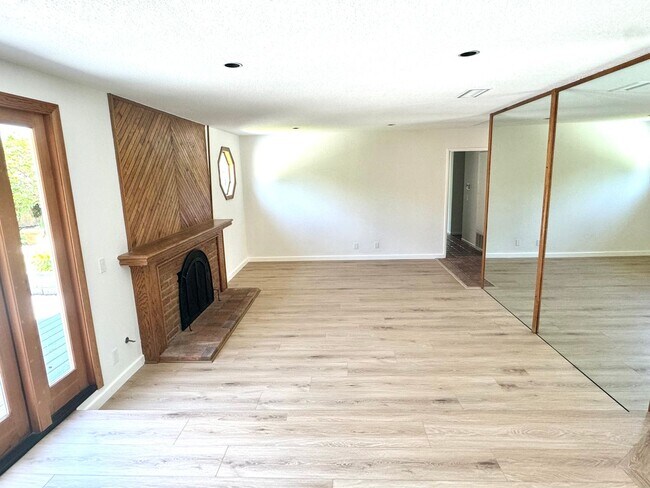 Foto del edificio - Charming Single Story Upgraded East End Home