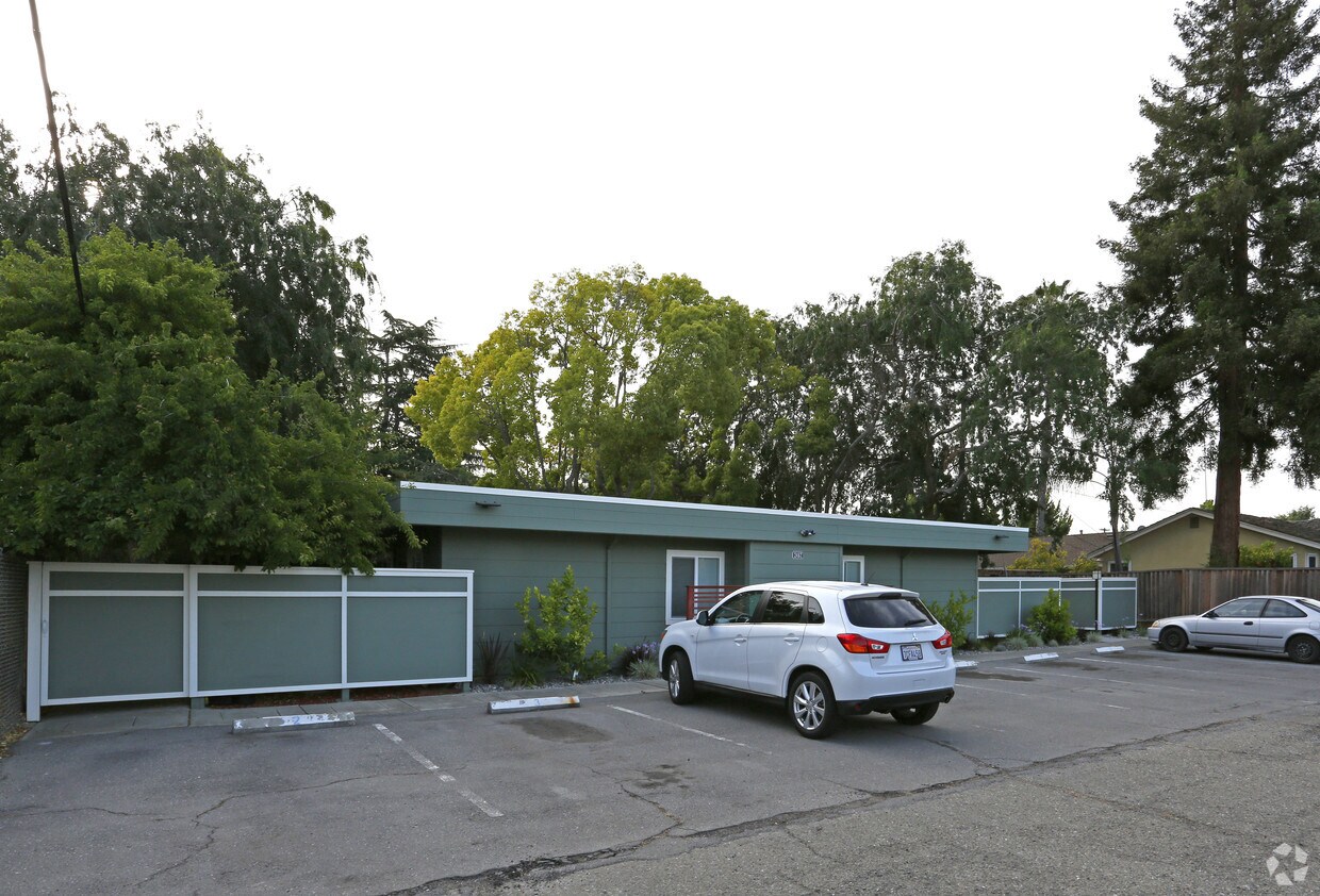 Building Photo - 2467 Newhall St