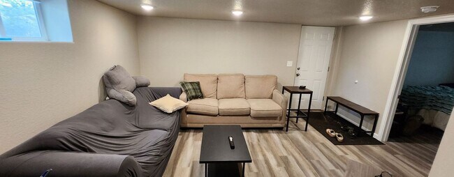 Foto del edificio - 3-Bed, 2-Bath Beauty in a Can’t-Miss Locat...