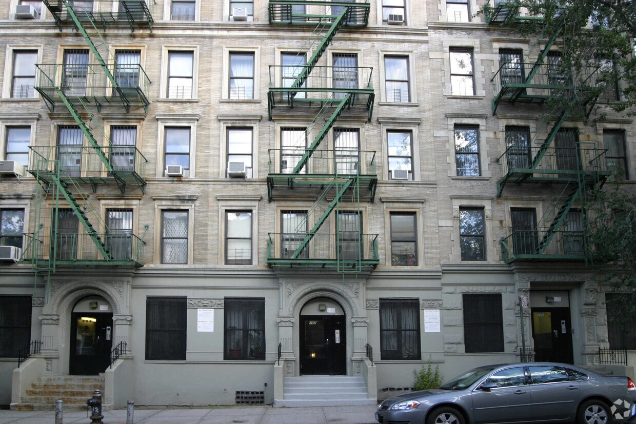 Foto del edificio - 305 W 113th St