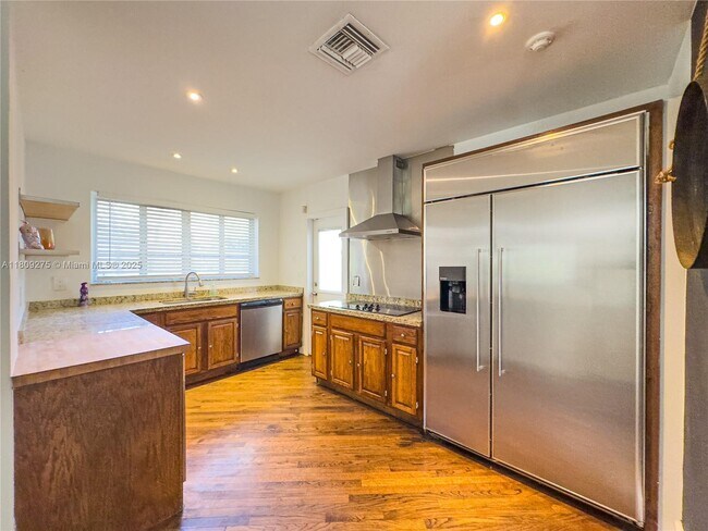 Foto del edificio - 400 NE 86th St
