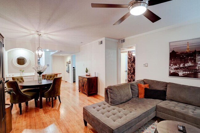 Foto del edificio - 7920 Rockwood Ln