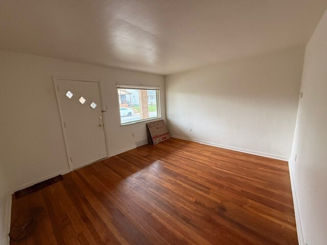 Foto del edificio - 230 Boden Ave