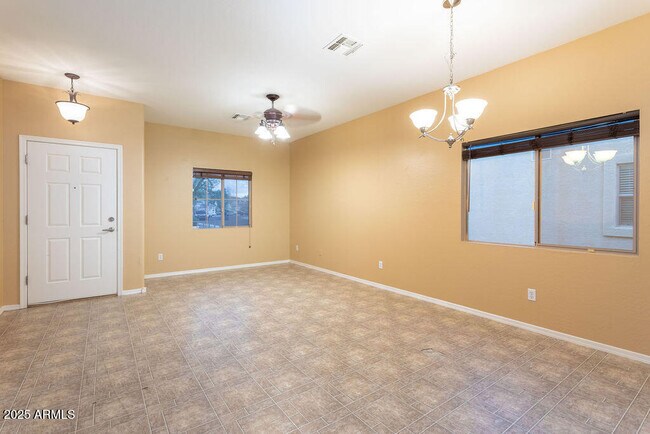Foto del edificio - 17242 W Marshall Ln