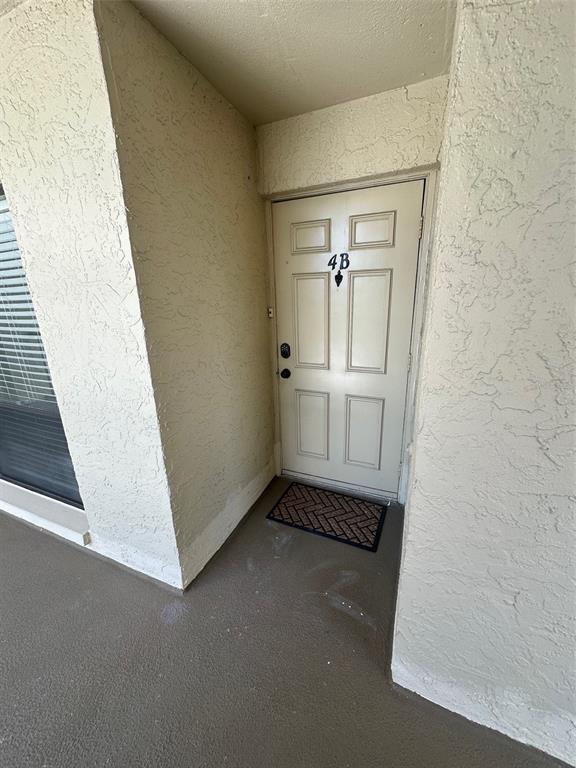 Building Photo - 2700 Cove Cay Dr