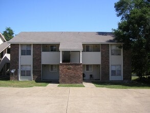 Building Photo - 2615 Pecan Knoll St