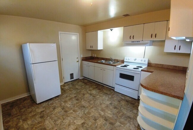 Building Photo - Bright two bedroom Home with a Covered Back Deck