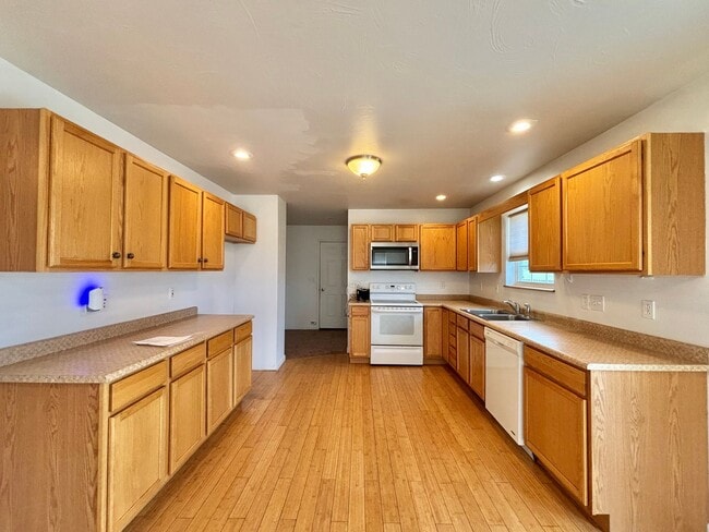 Foto del edificio - Great 3br/2.5ba, with a bonus space.