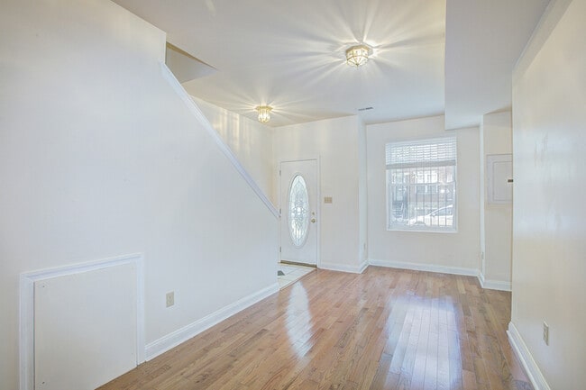 Building Photo - 45 Hanover Pl NW