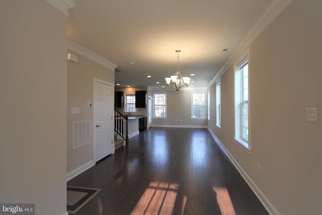 Building Photo - 1027 Chapman Cir