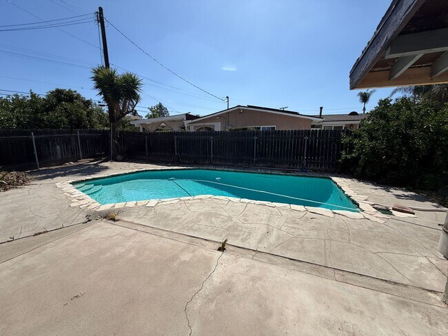 Foto del edificio - 9036 Haskell St