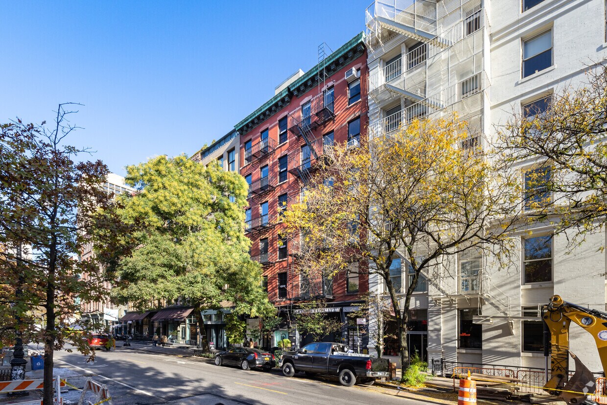Foto principal - 451-453 West Broadway