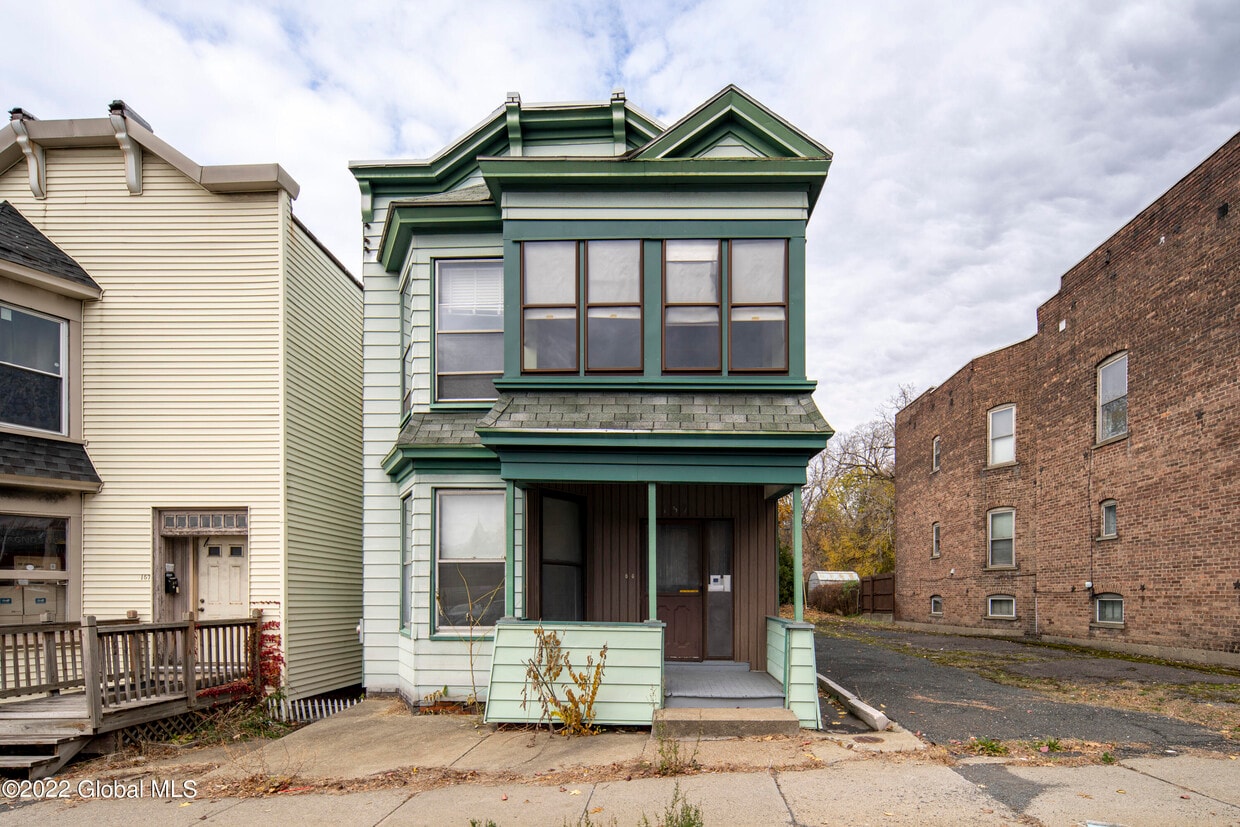 159 Hoosick St Unit 1R, Troy, NY 12180 Room for Rent in Troy, NY