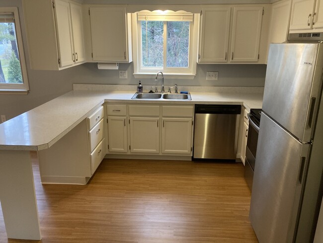 Kitchen - 36 Hillcrest Park