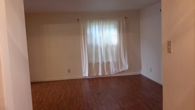 Building Photo - 1030 Mount Eden Dr