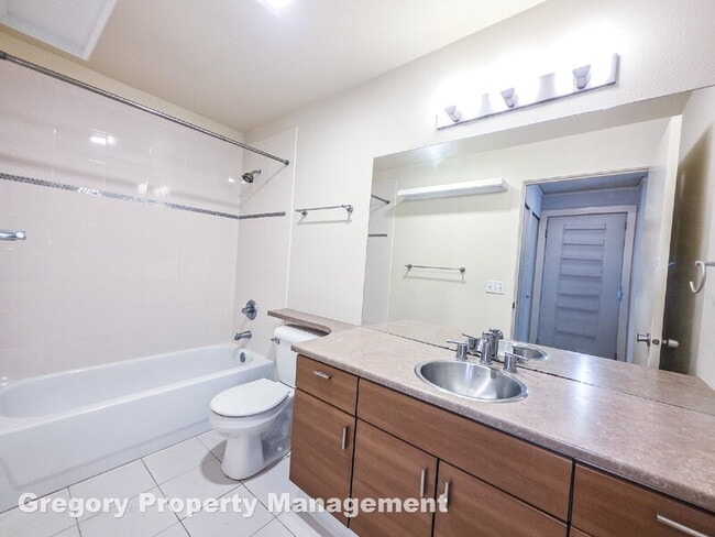 Building Photo - 700 E Denny Way