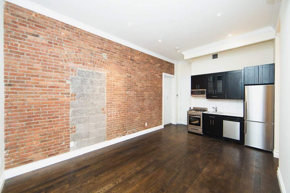 Primary Photo - 351 3rd Ave