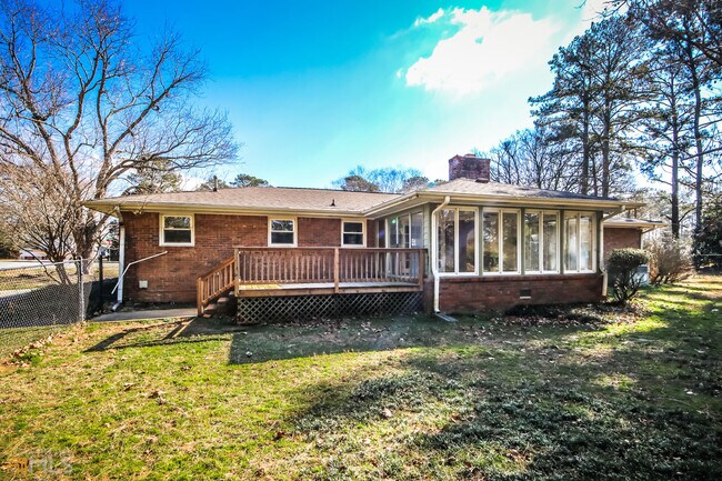 Building Photo - 18 Wills Dr
