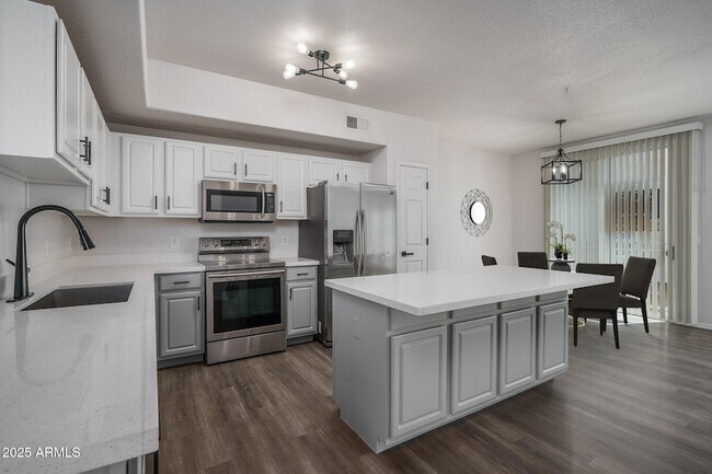 Foto del edificio - 18250 N Cave Creek Rd