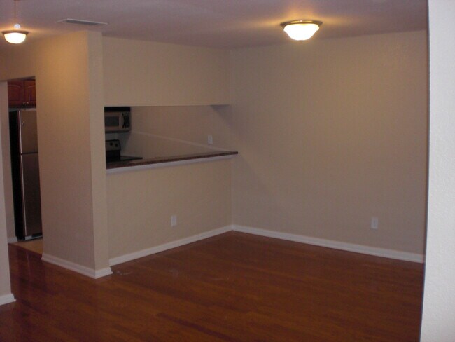 Building Photo - 5440 South MacDill Avenue