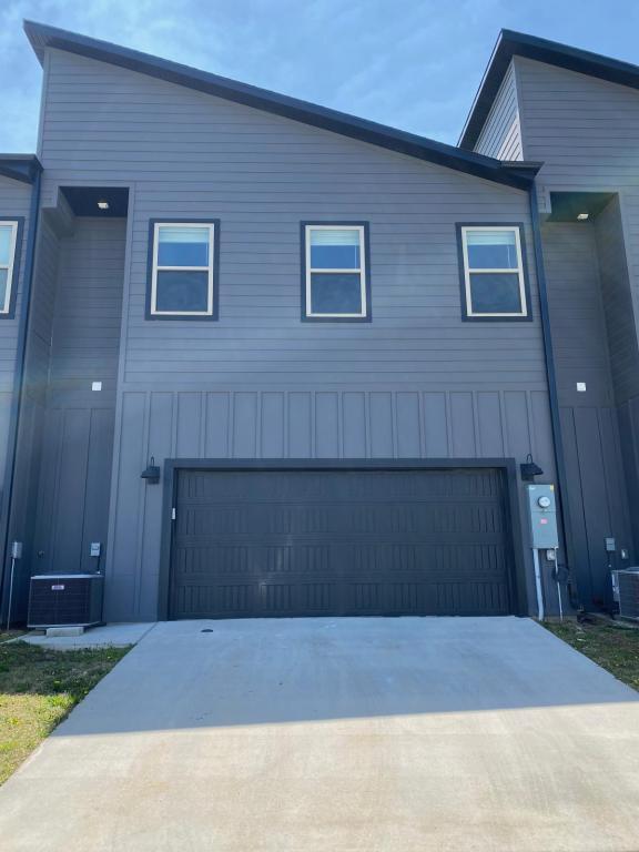 Photo - 2256 W Moore Ln Townhome