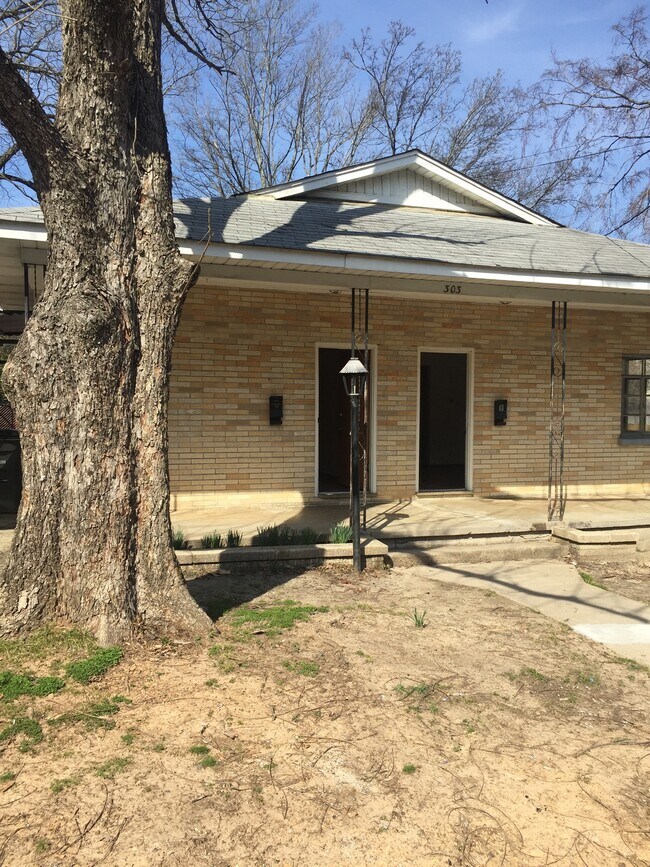 Building Photo - 303 Laser St
