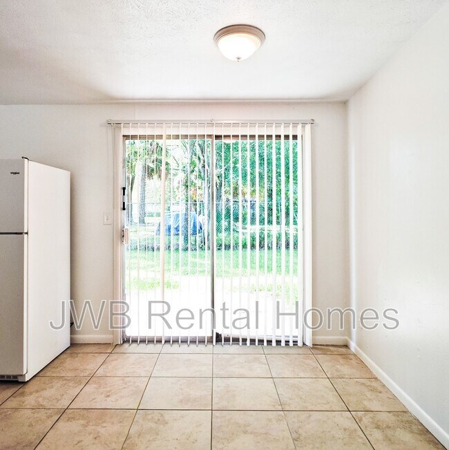 Foto del edificio - 3038 Broadway Ave