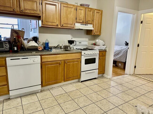 Foto del edificio - 3 bedroom in Brighton MA 02135