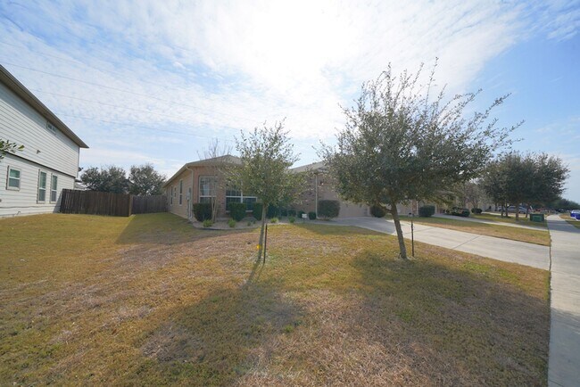 Foto del edificio - Beautiful home now available in the coveted Riata subdivision of Schertz, TX! Realtor Commission:...