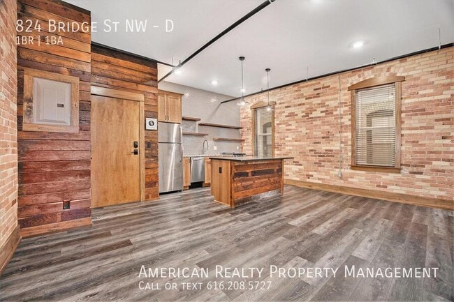 Foto del edificio - 824 Bridge St NW