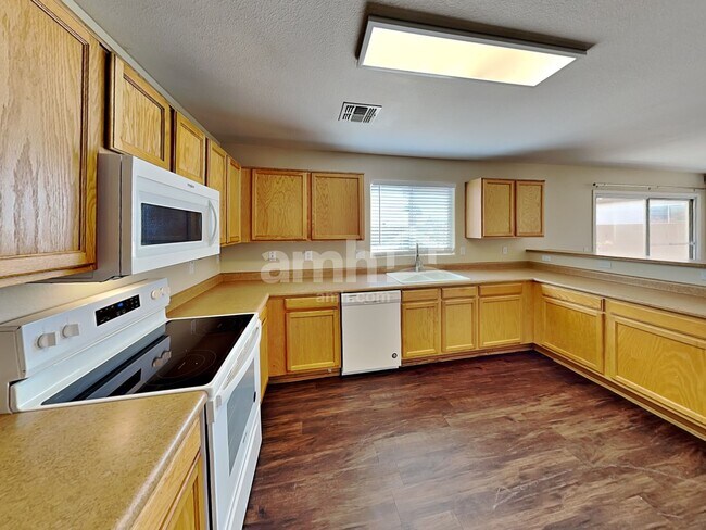 Building Photo - 8211 W Mohave St