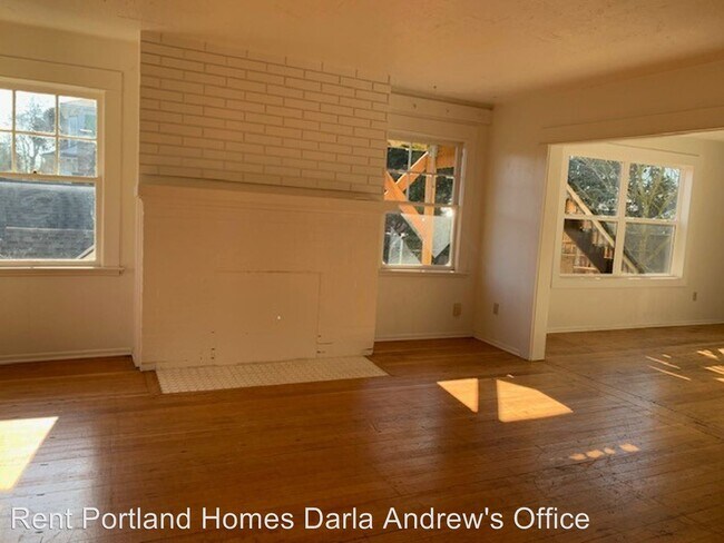 Building Photo - 5245 NE Rodney Ave