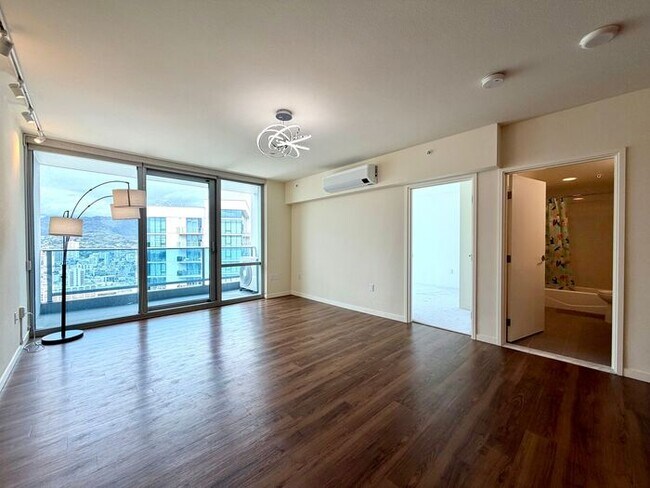 Foto del edificio - The Central Ala Moana: 1 Bed, 1 Bath Top Floor Unit with 1 Parking