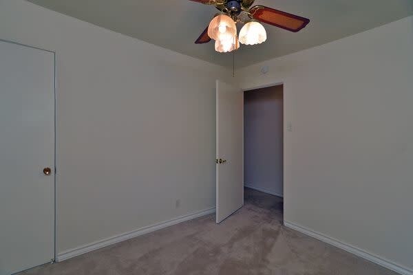 Building Photo - 2512 Delwin St