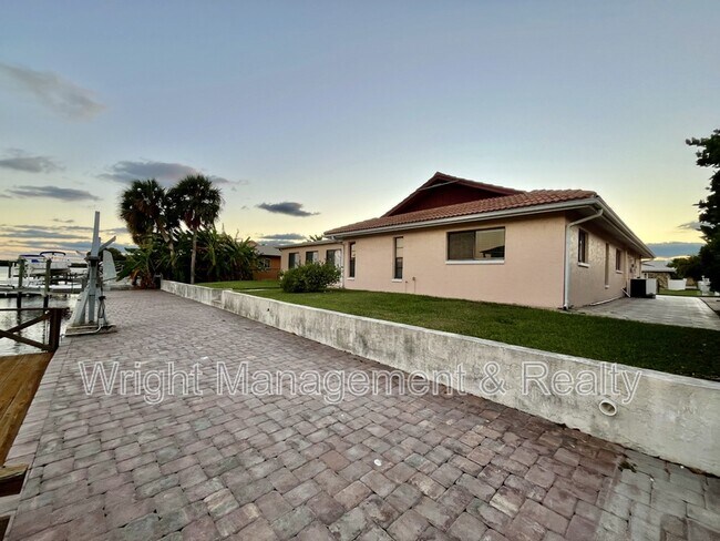 Foto del edificio - 5008 S Shore Dr