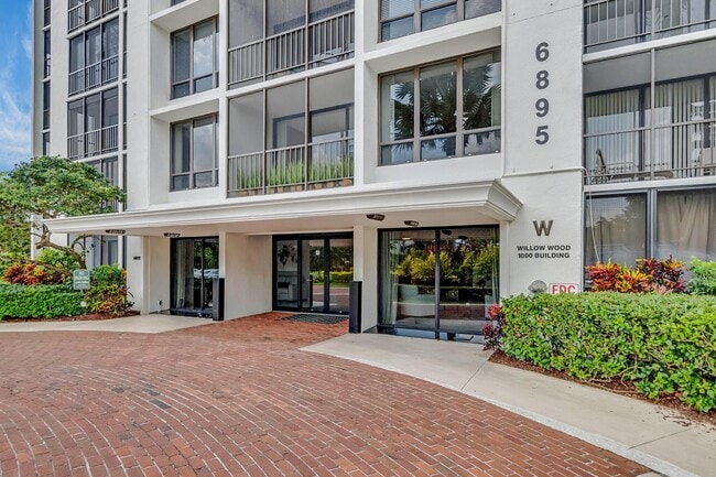 Building Photo - 6895 Willow Wood Dr