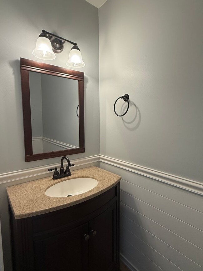 Building Photo - Townhome in Aston, PA