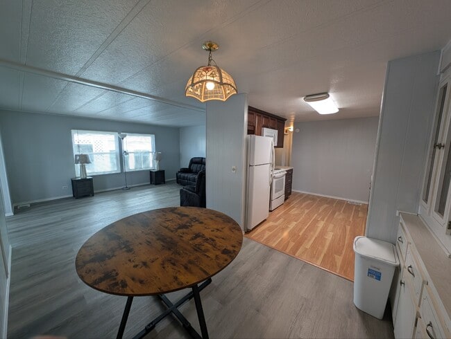 Building Photo - 207 Dolphin Dr N