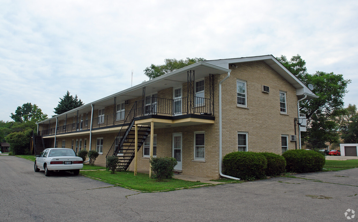 373 W Terra Cotta Ave, Crystal Lake, IL 60014 Apartments - Crystal Lake