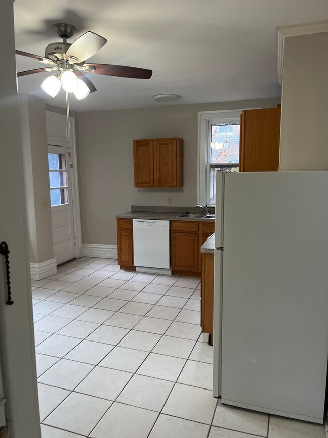 Building Photo - 1219-1221-1221 Forsythe Ave