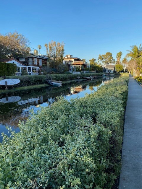 Building Photo - 426 Sherman Canal