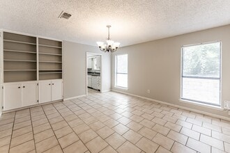 Building Photo - 1914 Rosewood Ln