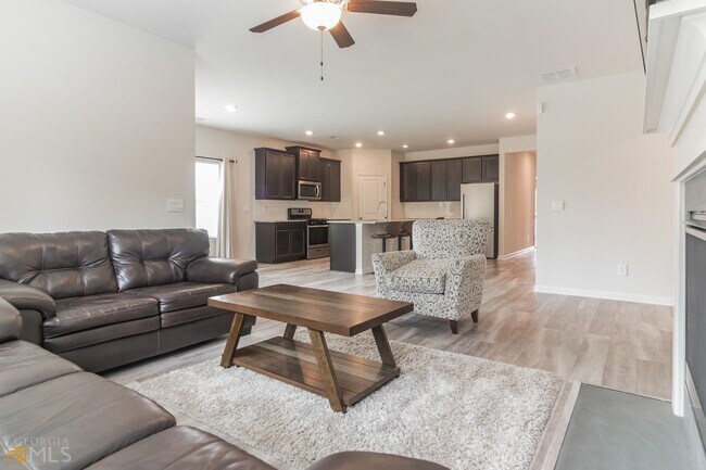 Building Photo - 876 Ironhorse Ln SW